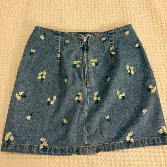 Mini Jean skirt - Picture 2 of 3